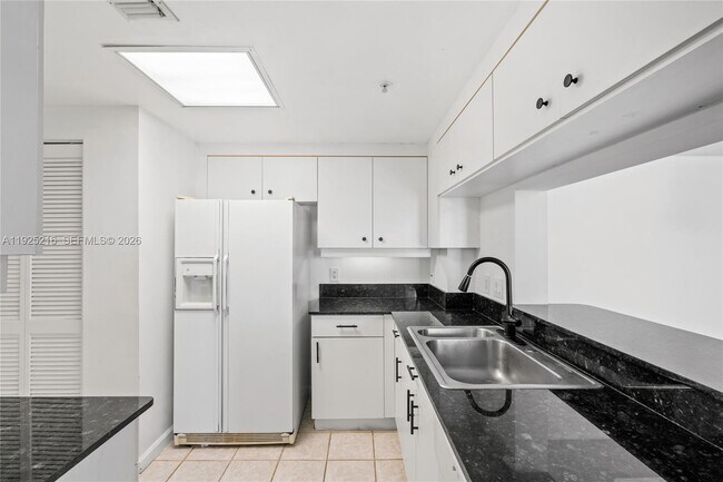 Building Photo - 701 Brickell Key Blvd