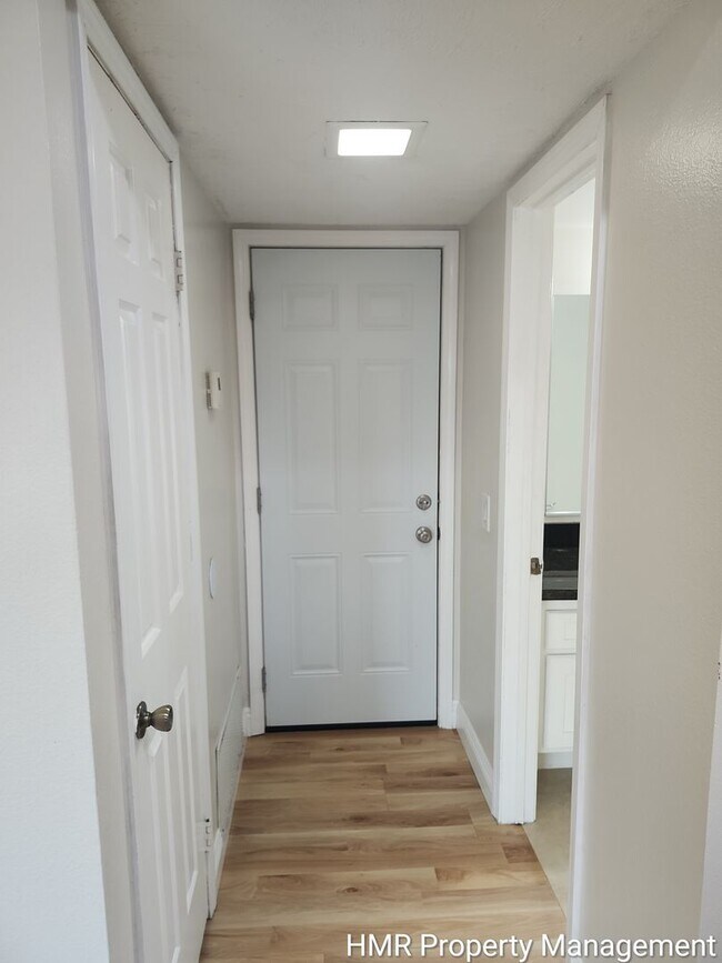 Building Photo - Large Condo in Claremont