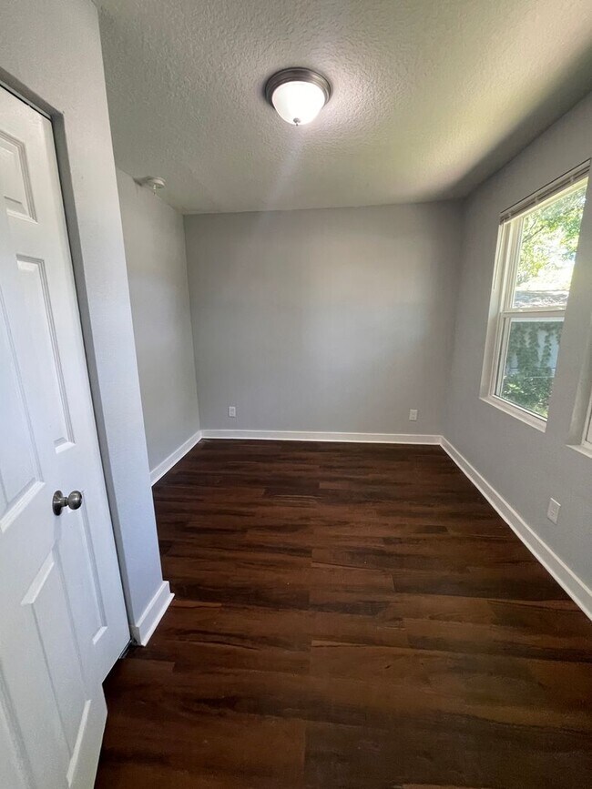 Building Photo - ** Move in Ready** 3/2 Single Family Home in College Park