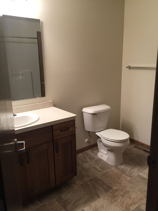 Building Photo - 3 Bed 2 Bath Single Family Home