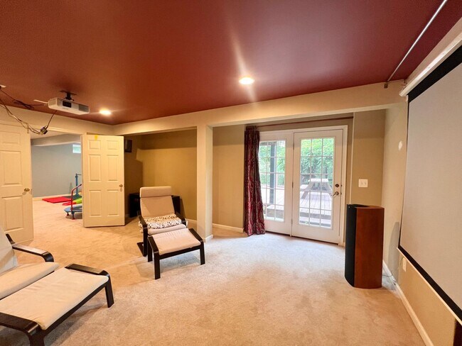 Building Photo - 5920 Nicolet Ct