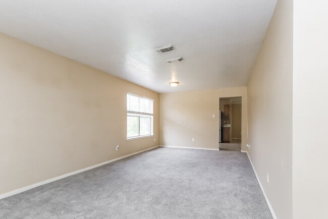 Building Photo - 3015 Cinnamon Glen Dr
