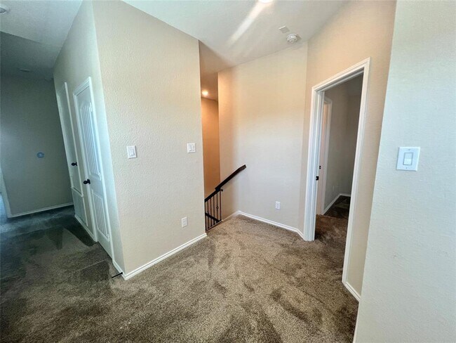 Building Photo - 5100 Lazy Ct Dr