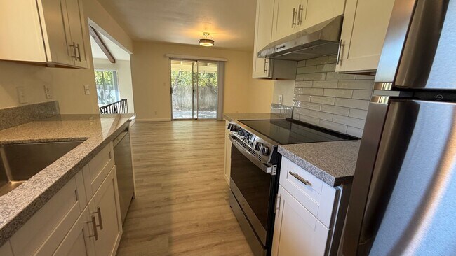 Building Photo - 7737 Southcliff Dr