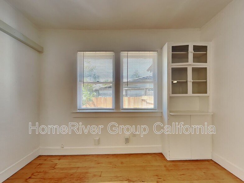 Building Photo - 5024 10th Ave
