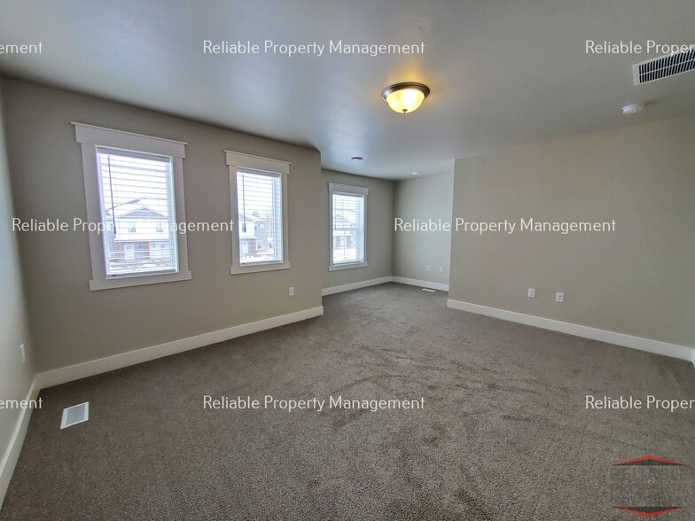 Building Photo - 359 N 3rd W