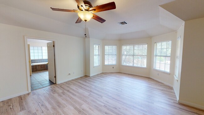 Building Photo - 15224 Calaveras Dr