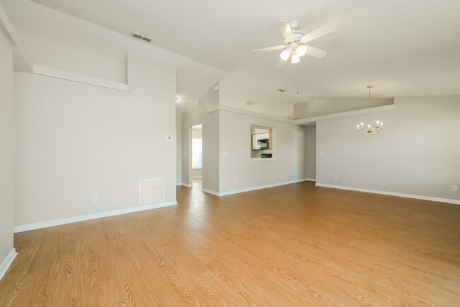 Building Photo - 11838 Foxglove Dr