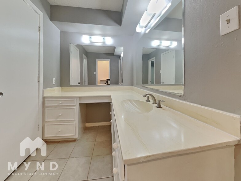 Building Photo - 314 Towne House Ln