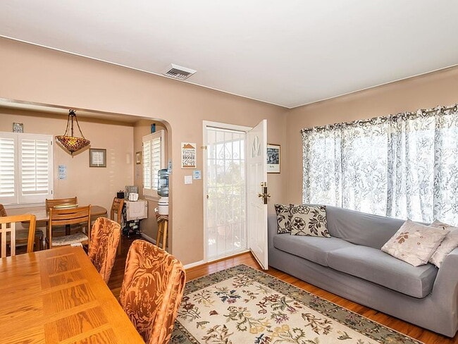 Building Photo - 7848 Bleriot Ave