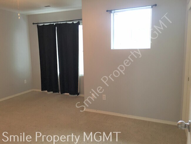 Building Photo - 812 SW Grant Way