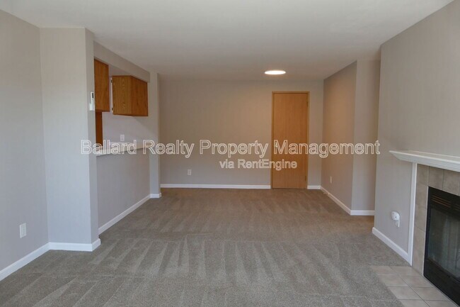 Building Photo - 7000 Cleopatra Pl NW