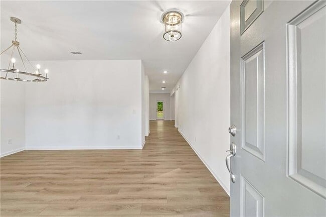 Building Photo - 204 Silverleaf Trl