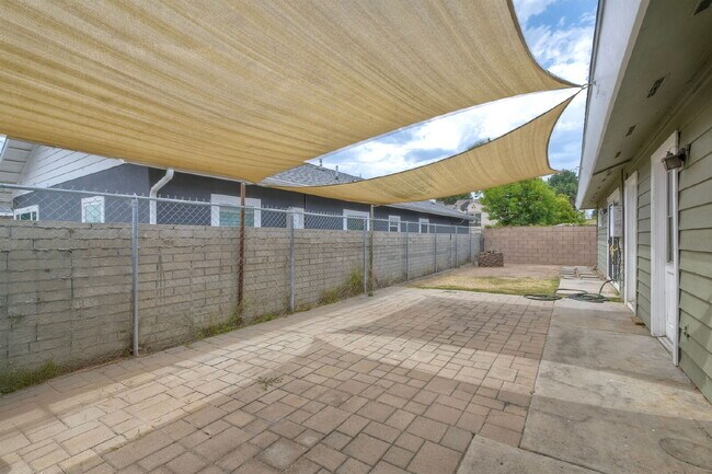 Building Photo - Tamarack Coastal Retreat! 1/2 Duplex with ...