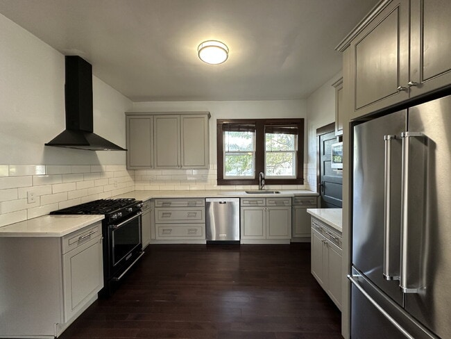 Building Photo - Beautiful PDX Bungalow, Master on Main, Wo...