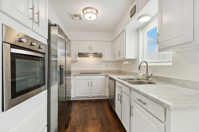 Building Photo - 1/2 OFF March Rent! Metairie 4 Bedroom plu...