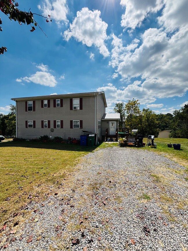 Building Photo - 405 Wakeman Ct NE