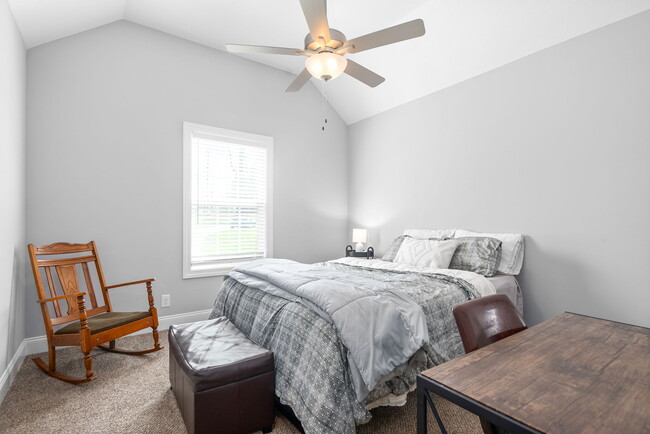 Building Photo - 3477 Eastwood Dr