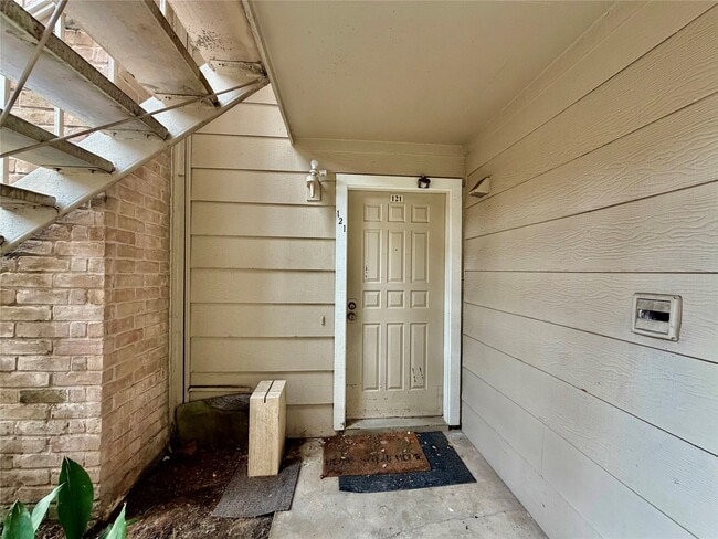 Building Photo - 2120 Wilcrest Dr