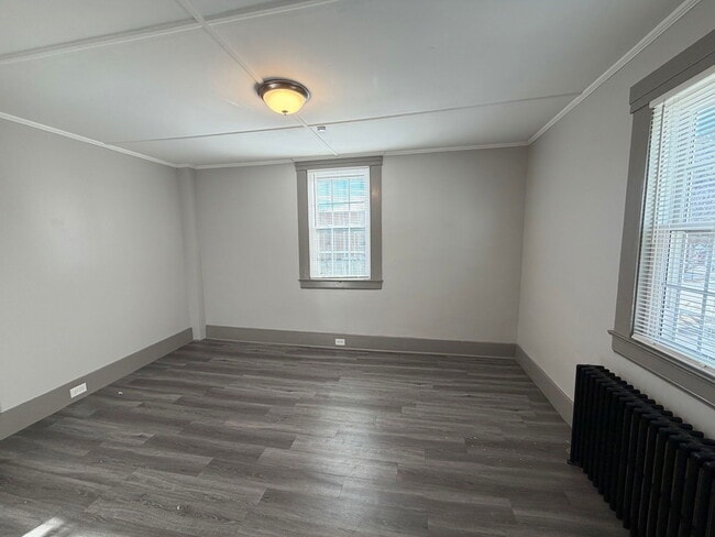 Building Photo - 14 Kearsarge Ave