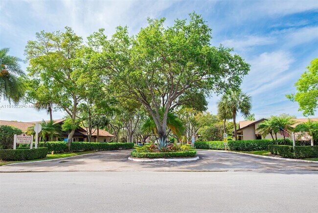 Building Photo - 2676 Carambola Cir N