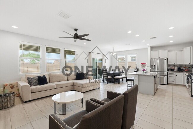 Building Photo - 392 S 194th Ln