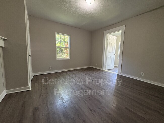 Building Photo - 725 Avenue G