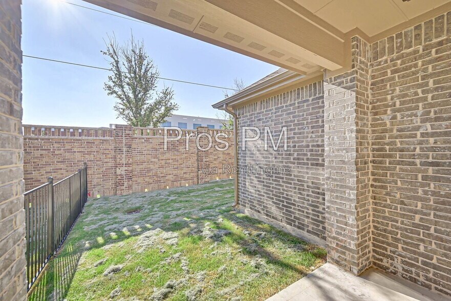 Building Photo - 4256 Mingo Dr