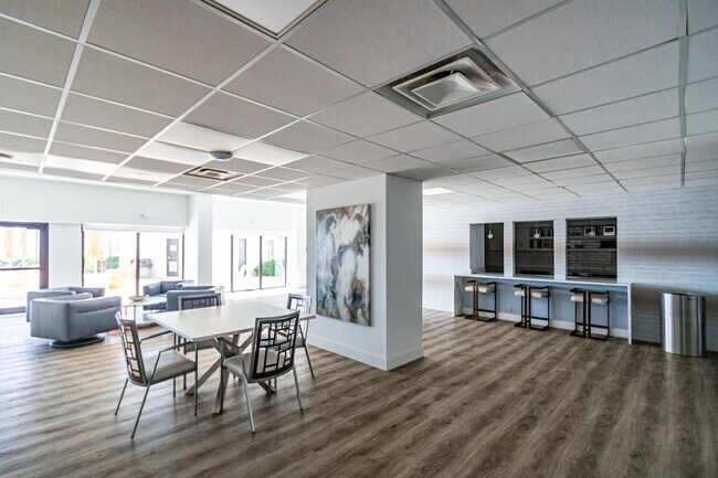 Building Photo - 3800 Galt Ocean Dr