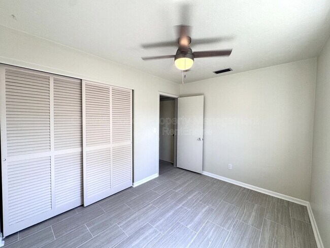 Building Photo - 1074 Gerona Ave