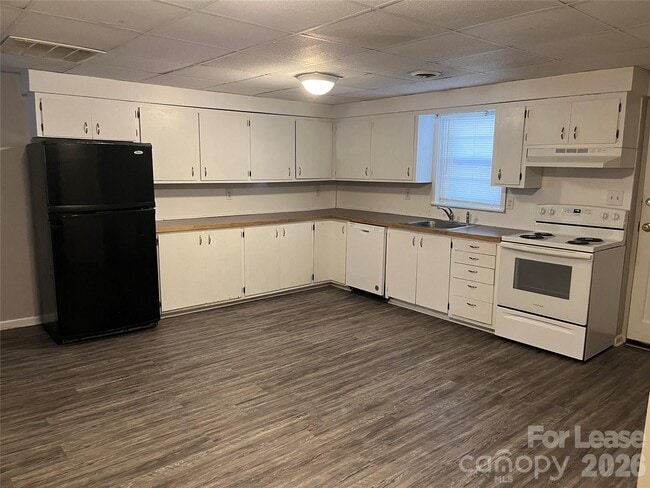 Building Photo - 451 Montgomery Ave