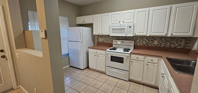Building Photo - 2 Bedroom Condo -Cypress Landing
