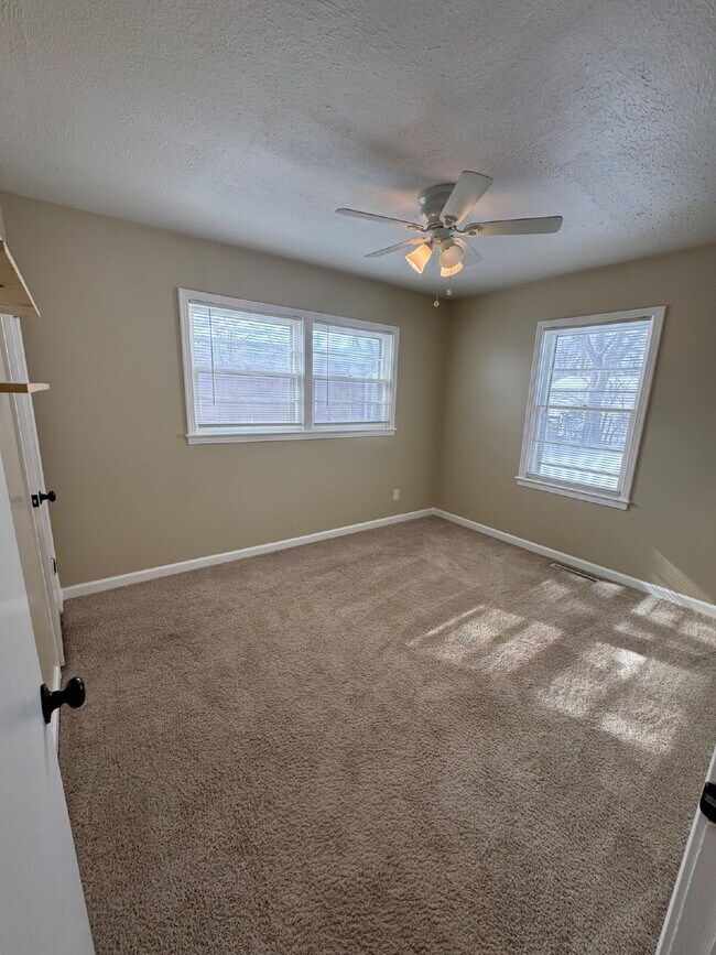 Building Photo - "Charming 2-Bedroom Retreat on South Walnut Street – Cozy Comfort Awaits in Wichita!"