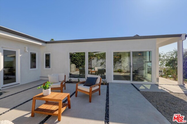 Building Photo - 211 Bellino Dr