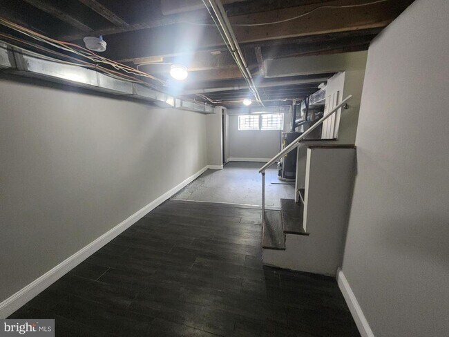 Building Photo - 1827 McCulloh St