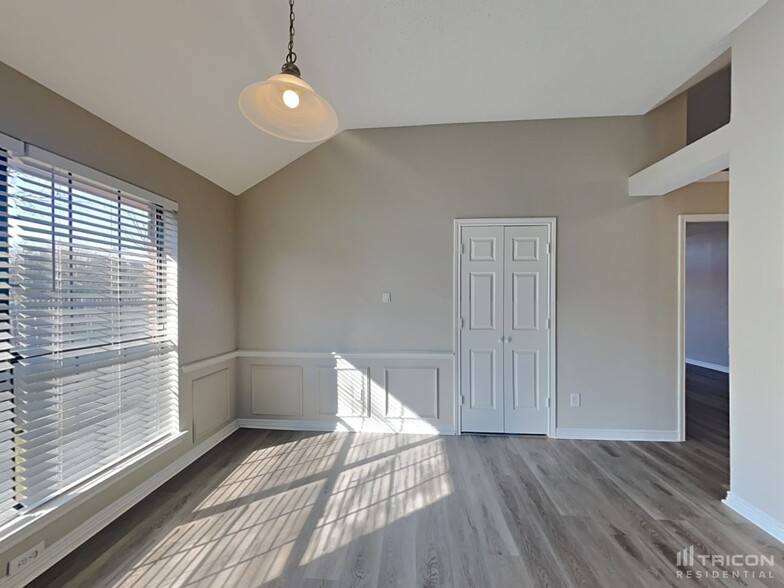 Building Photo - 653 Edgewood Dr
