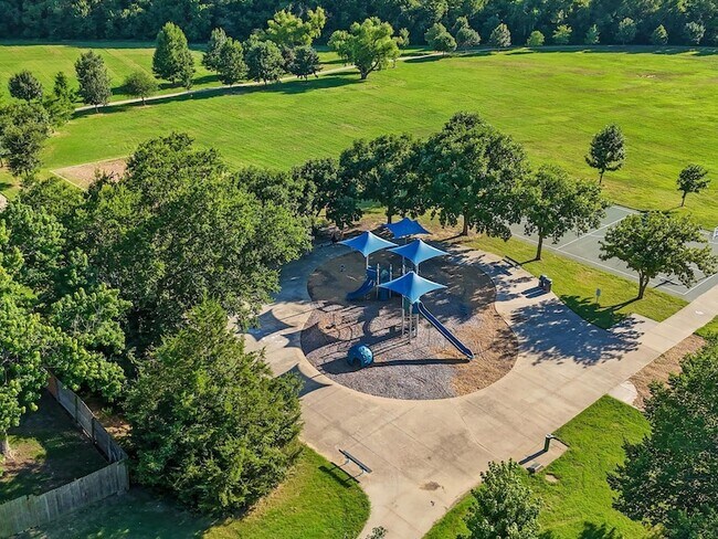 Building Photo - 8212 Canoe Ridge Ln