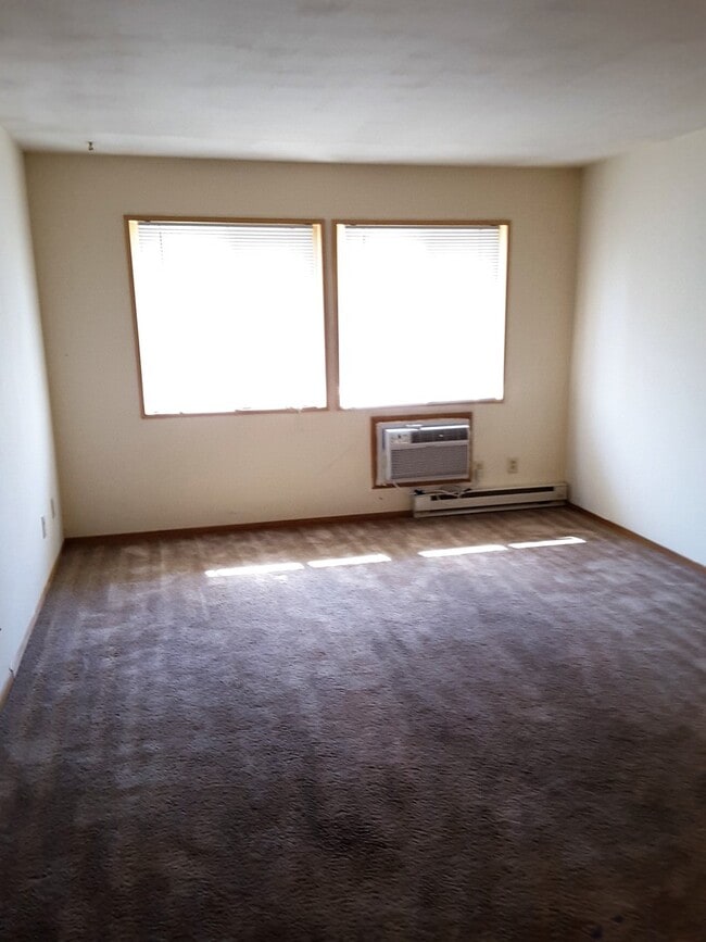 Building Photo - '051