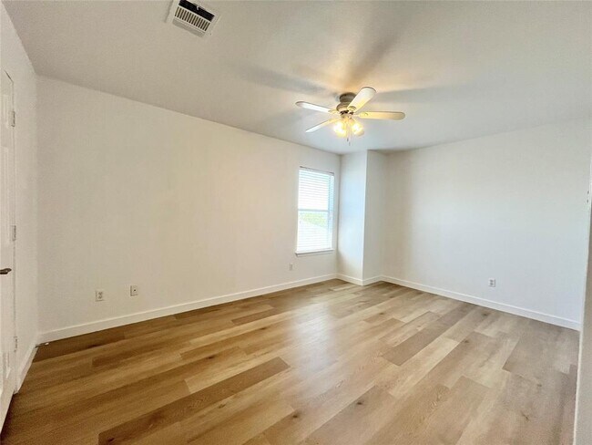 Building Photo - 282 Black Cap Run