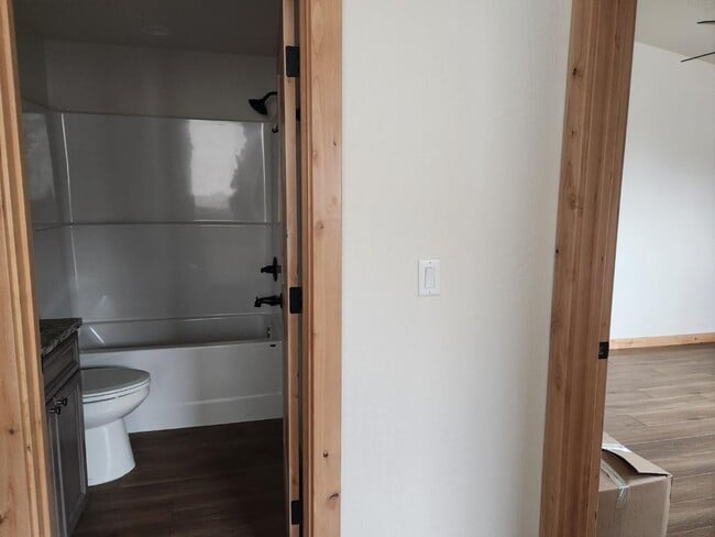 Building Photo - 1/2 off First Full Month Rent!! Stunning 2...
