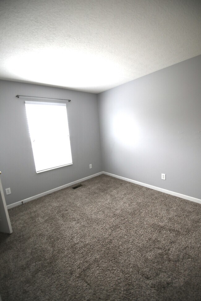 Building Photo - 4400 Greensbury Dr