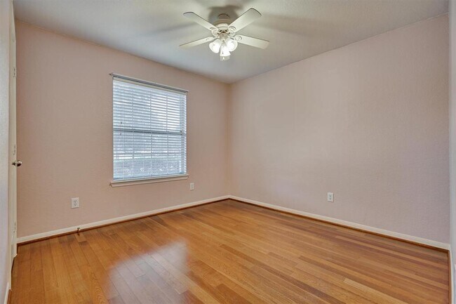 Building Photo - 2610 Braley Park Ln