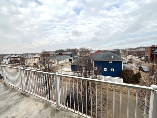 Building Photo - LUXURY 3br/2ba ON THE PENINSULA!! AVAILABLE JUNE 1st!