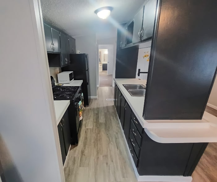 Building Photo - 47 Deerwood Park