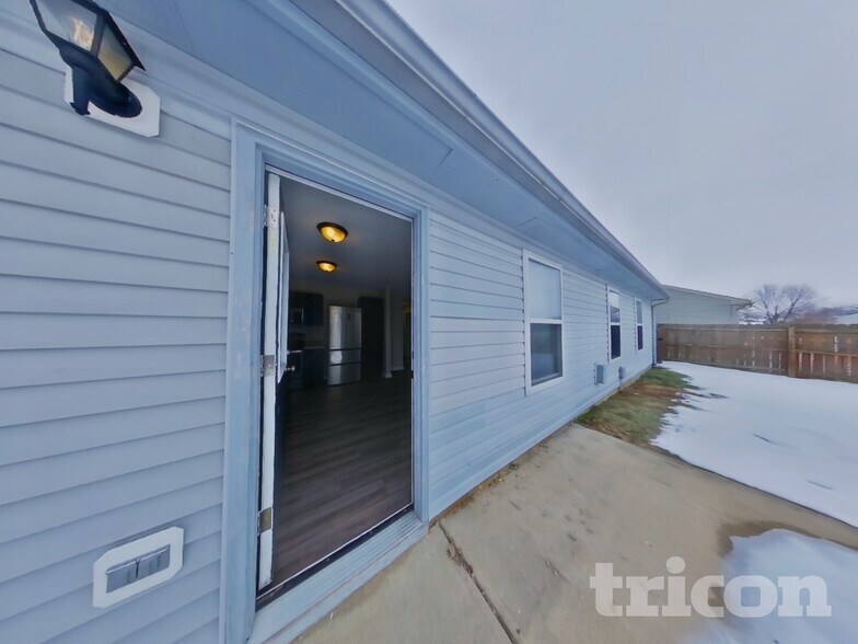 Building Photo - 1619 Prairieview Ln