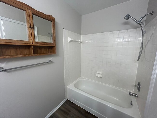 Building Photo - 647 Hidden Valley Ct