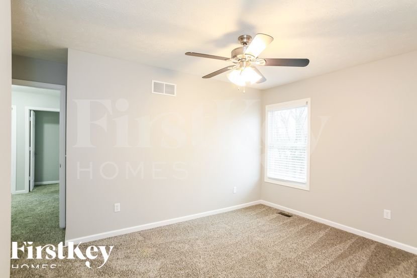 Building Photo - 334 N Odell St