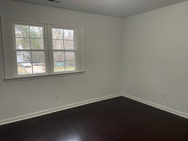 Building Photo - 6909 Glendower Rd