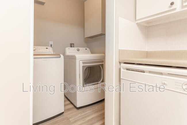 Building Photo - 4709 Gladstone St