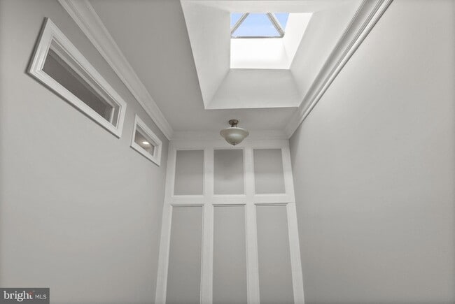 Building Photo - 3215 Fleet St